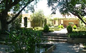 Moon And Sixpence Garden Guest House